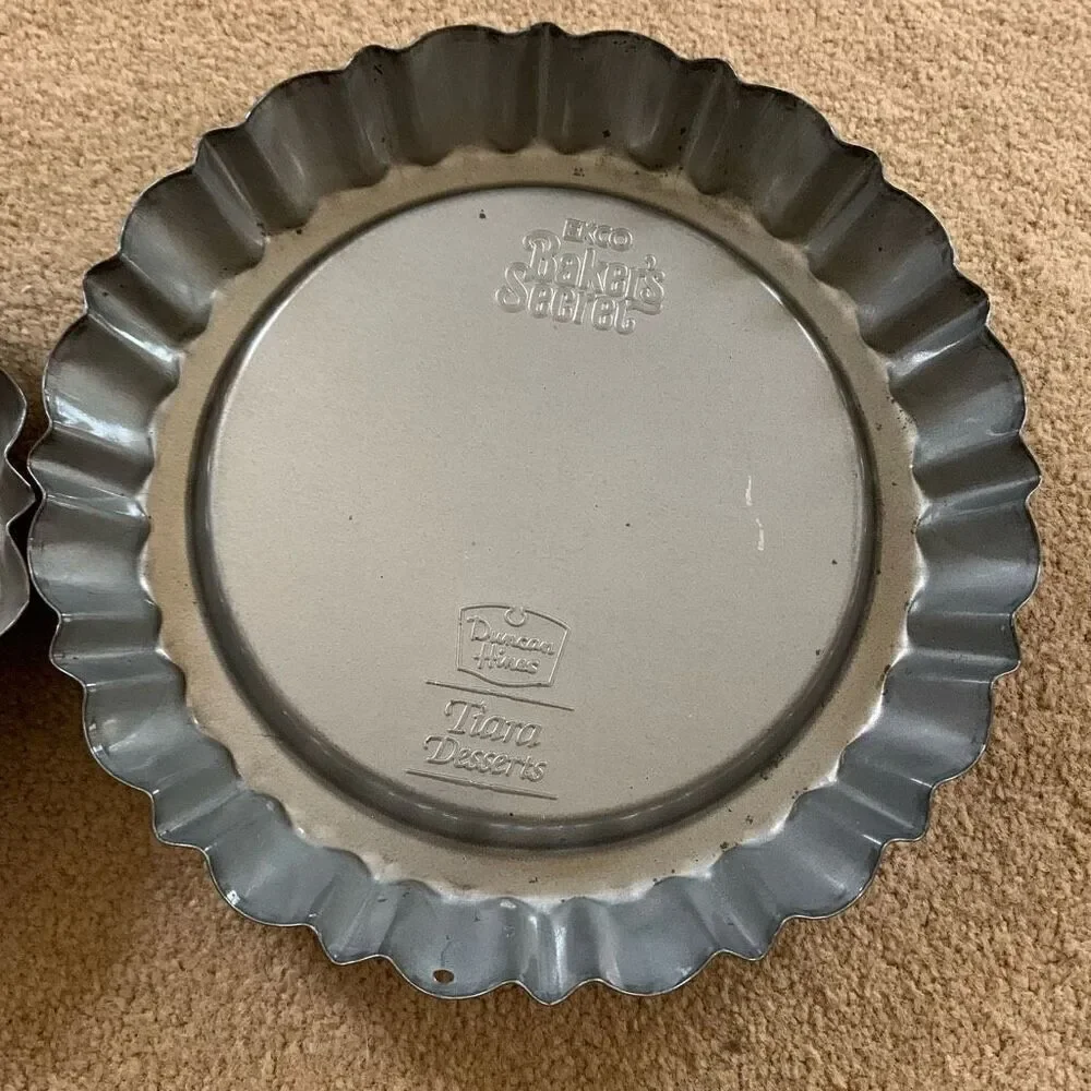 2 Ekco Baker’s Secret Duncan Hines Tiara Desserts Pans